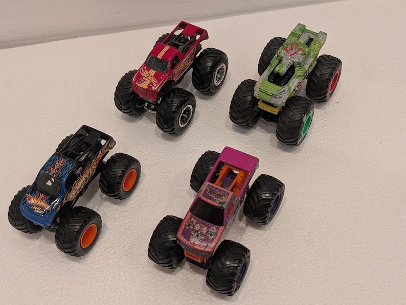 Lot of 19 Hot Wheels Monster Jam Trucks – Pre-Owned, Played With, AS IS image 2