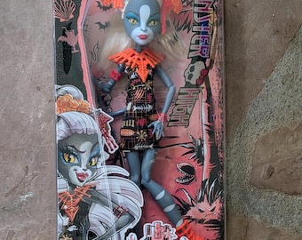 NIB Monster High Ghouls Getaway Tiki Island Meowlody Werecat 11" Doll