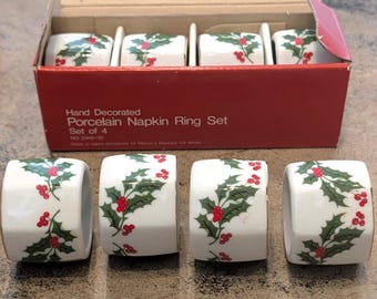 Set of 8 Vtg Christmas Holly Porcelain Gold Trim Napkin Ring Holders Japan