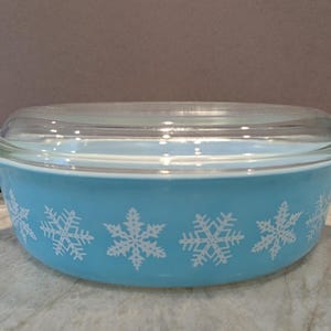 Vtg Pyrex Turquoise Snowflake 2 1/2 Quart Casserole Dish 045 with Lid 945C