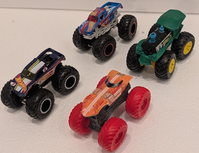 Lot of 19 Hot Wheels Monster Jam Trucks – Pre-Owned, Played With, AS IS image 3