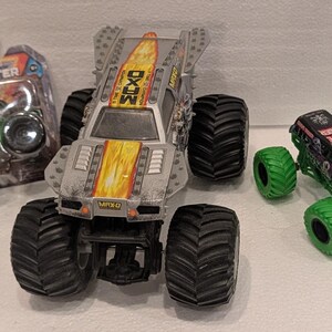 Lot of 19 Hot Wheels Monster Jam Trucks – Pre-Owned, Played With, AS IS image 5
