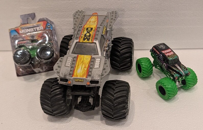 Lot of 19 Hot Wheels Monster Jam Trucks – Pre-Owned, Played With, AS IS image 5