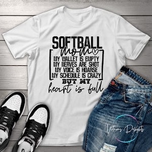 Sports Mom Softball T-Shirt/Softball Mom Shirt/Mi billetera está vacía pero mi corazón está lleno Softball Mom Shirt