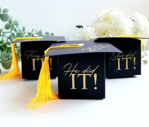 Personalized Graduation Card Box with Tassel: Party Favor