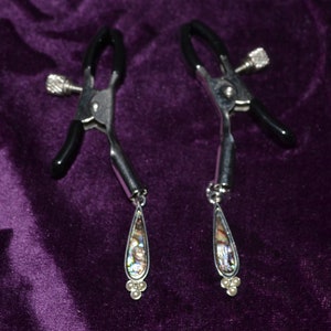 Adjustable Nipple Clamps With Pearlescent Teardrops