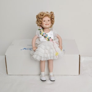 The Danbury Mint Shirley Temple Doll &quot;Baby Take A Bow&quot; Movie Classics