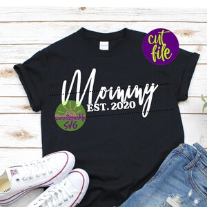Mamá SVG, Mamá SVG, Recién nacido SVG, DXF, PNG, descarga instantánea, EST 2020 SVG, Bebé SVG para Cricut y Silhouette