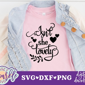 ¿No es ella encantadora? SVG, bebé SVG, DXF, PNG, bebé recién nacido SVG, recién nacido SVG, bebé niña SVG