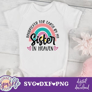 Baby Mädchen svg - Handverlesen für Erde von meiner Schwester im Himmel SVG, Schwester SVG, dxf, png Datei, Baby svg, Neugeborenen svg, Regenbogenbaby