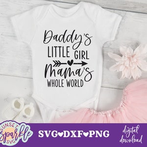 La pequeña niña de papá, el mundo entero de mamá, SVG, niña bebé, DXF, PNG, descarga instantánea, SVG de recién nacido, SVG de niña de papá, archivos SVG de bebé