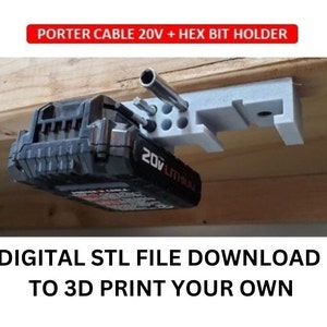 Könnte beinhalten: 3D-druckbarer Entwurf für eine Wandhalterung zur Aufnahme eines 20V Porter Cable Akkus und Hex-Bits. Das Design ist in weißem Kunststoff gedruckt und wird auf einer Holzoberfläche mit einem Akku montiert gezeigt.