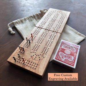 Planche de cribbage pliante personnalisée à 3 pistes | Jeu de Voyage Cribbage | Rangement intégré | Chevilles en métal | Gravure personnalisée | Bois franc massif