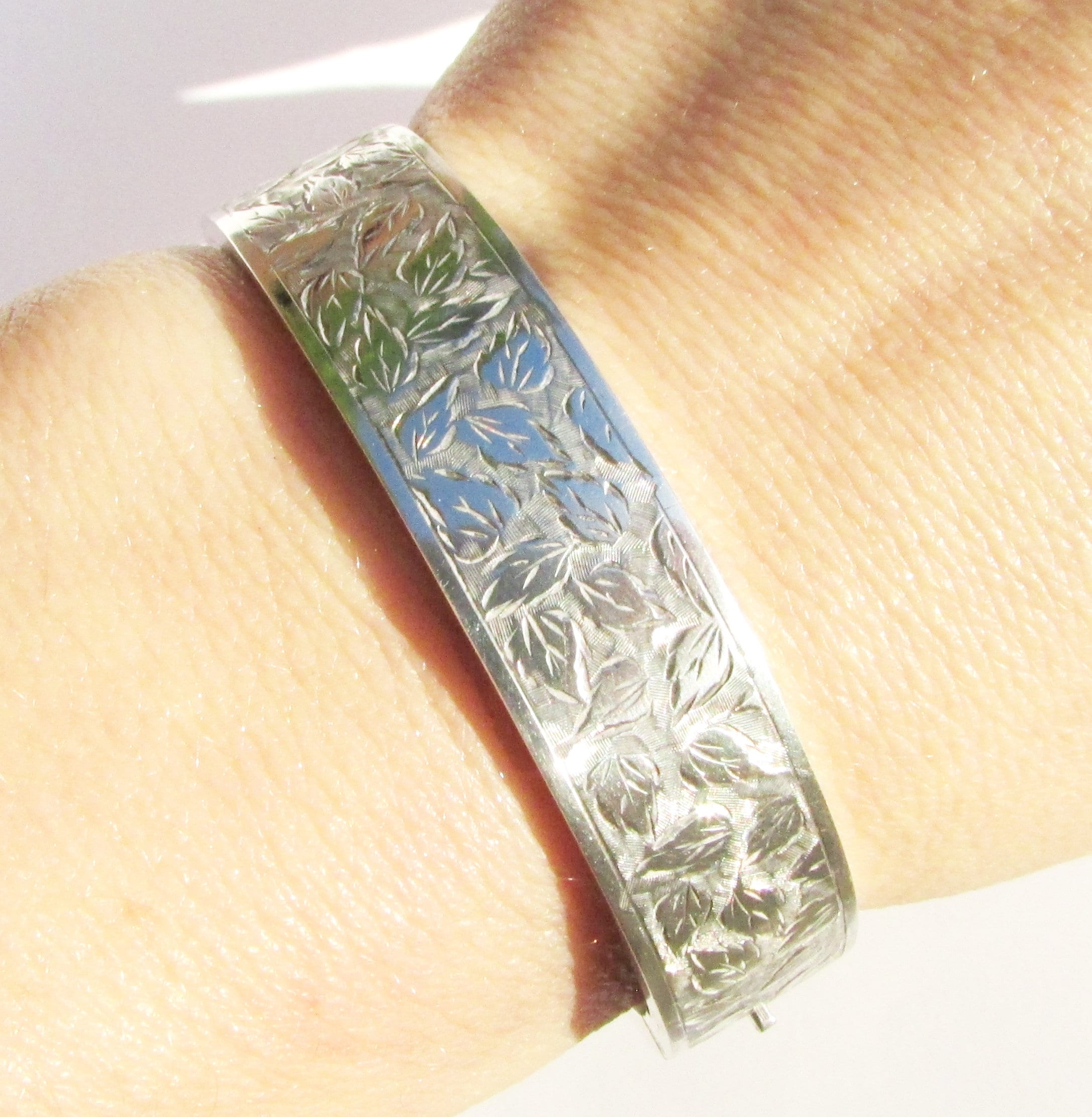 Victorian antique sterling silver bangle bracelet. Chester