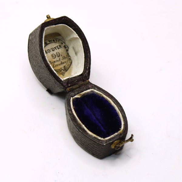 Antique Victorian brown leather lozenge shaped ring box. Perfect for a gift or presentation