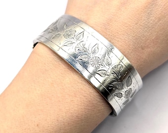 Antique Victorian Silver Bangle Bracelet With Engraved Design