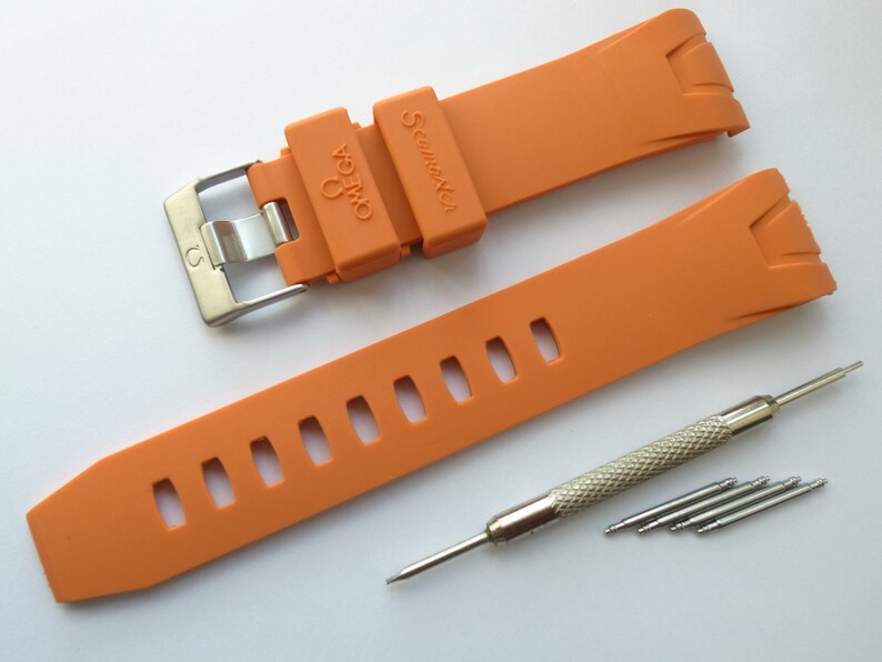 omega speedmaster silicone strap