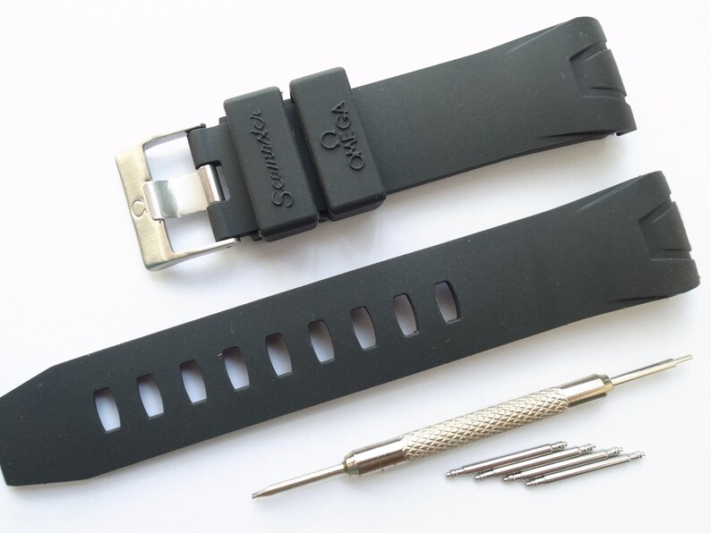 omega speedmaster silicone strap