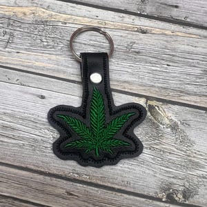 Green leaf key chain