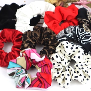 Handmade Scrunchies - Handmade Hair Ties - Friend Gift Idea - Woman small Gift - Colored elastics for hair - Scrunchies made in Italy