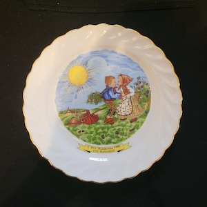 Vintage Decorative Plate German Collectible Plate Artwork Dish 80s Plate Cottagecore Dish Gold Rim Decorative Dishware Porcelain Wandertag