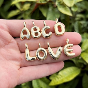 Lindo colgante con letra inicial del alfabeto, chapado en oro de 18 quilates pulido, dijes de nombre personalizados para collar, regalo para ella