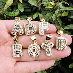 Colgante de letra inicial de lujo, collar de letras personalizado relleno de oro de 18 quilates, encantos del alfabeto pavimentados con circonita cúbica de cristal transparente, regalo para ella
