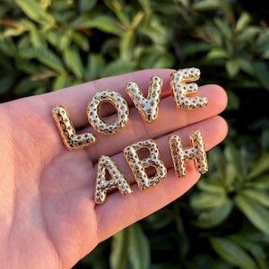 Colgante de letra de burbuja, colgante de globo personalizado relleno de oro de 18 quilates, dijes de estrella hueca con inicial de alfabeto grueso, accesorios de joyería, regalo para ella