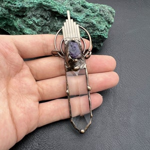 Colgante vintage de cristal de espada grande con cuentas de amatista cruda pavimentadas