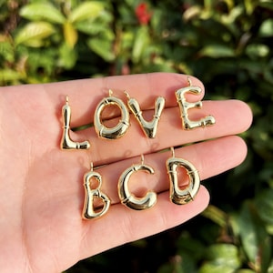 Colgante de letra del alfabeto inicial relleno de oro pulido de 18 quilates, collar de encantos de nombre personalizado, regalo para ella