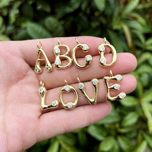 Colgante de alfabeto personalizado relleno de oro de 18 quilates, dijes de letras iniciales de cristal transparente pavé CZ, accesorios de joyería, regalo para ella