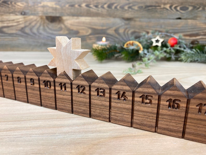 Adventskalender Holzleiste mit Stern graviert, Nussbaum Bild 1