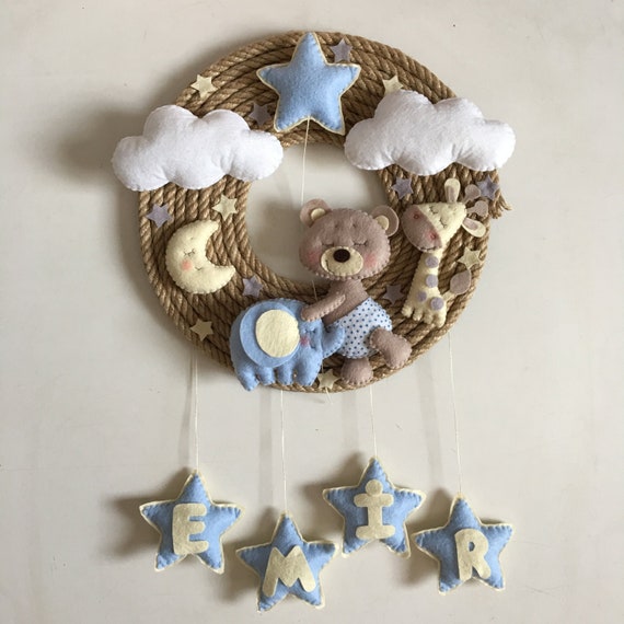 Corona para puerta de bebe nino corona de bebe personalizada adorno de fieltro para puerta Etsy Mexico
