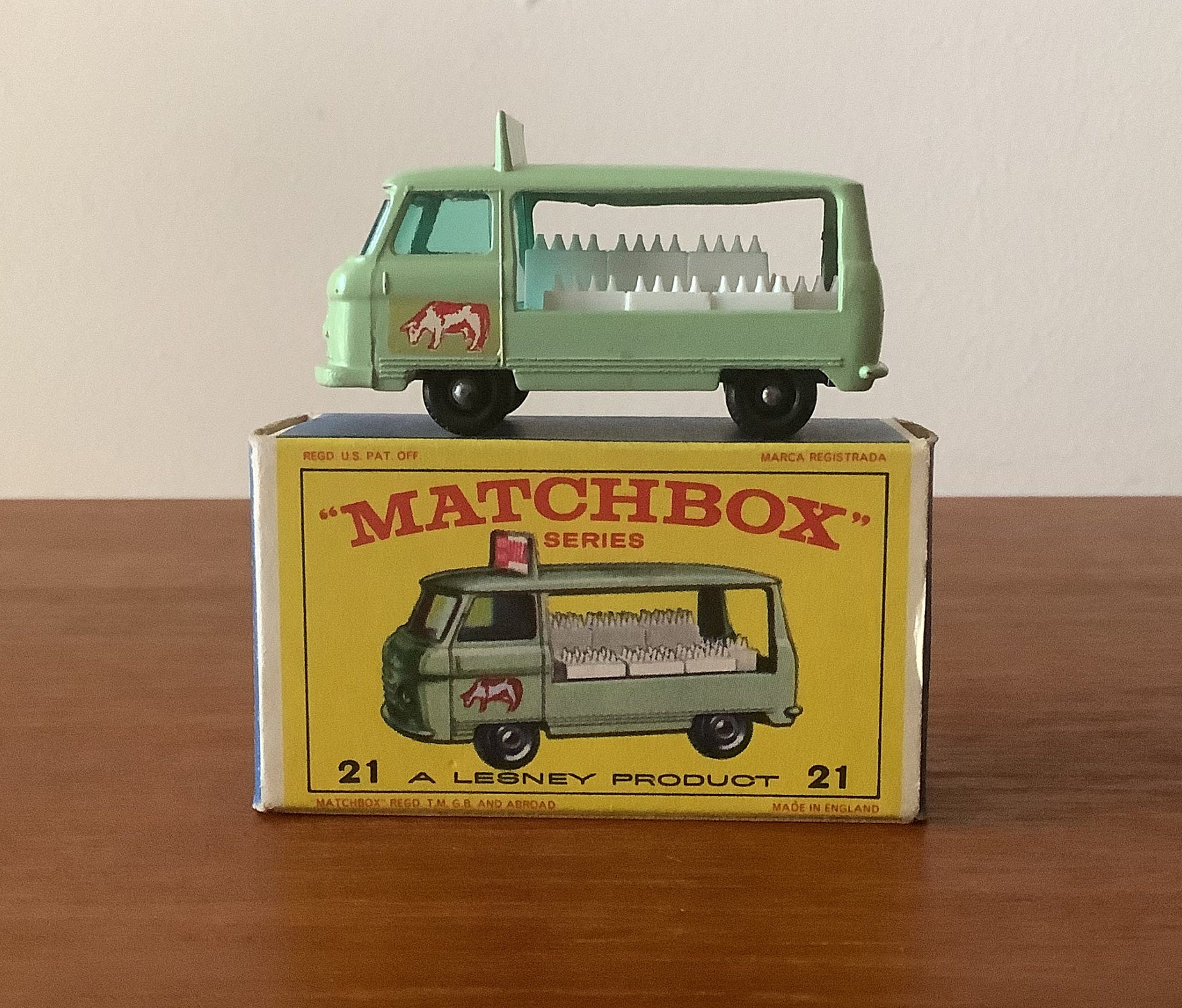 魅力の Vintage Lesney Matchbox No.21 Commer Milk Float Delivery ミニカー