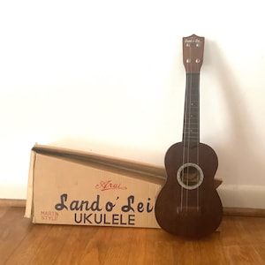 Vintage Arai Land O’ Lei Ukulele Martin Style No.130