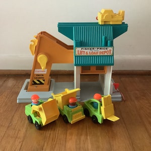 Fisher Price Little People Lift and Load Depot #942