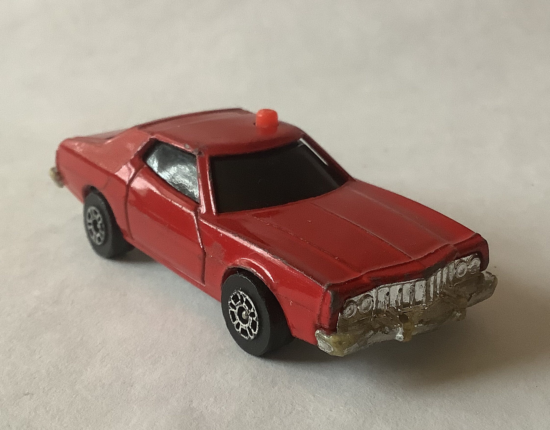 Voiture de police bleue Corgi Juniors Ford Gran Torino moulé sous