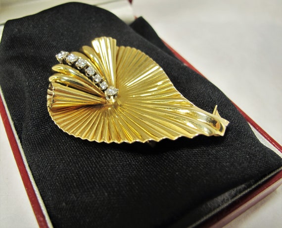 Cartier 14k gold, 1k diamond encrusted brooch. - image 4