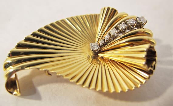 Cartier 14k gold, 1k diamond encrusted brooch. - image 1