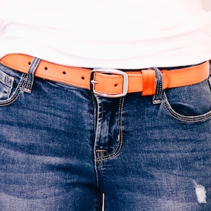 High Quality women or mens leather belt, Comes in 5 different colors,