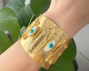 Egyptische boze oog-manchetarmband, statement vergulde messing manchet, handgemaakte ambachtelijke armband, sculpturale sieraden