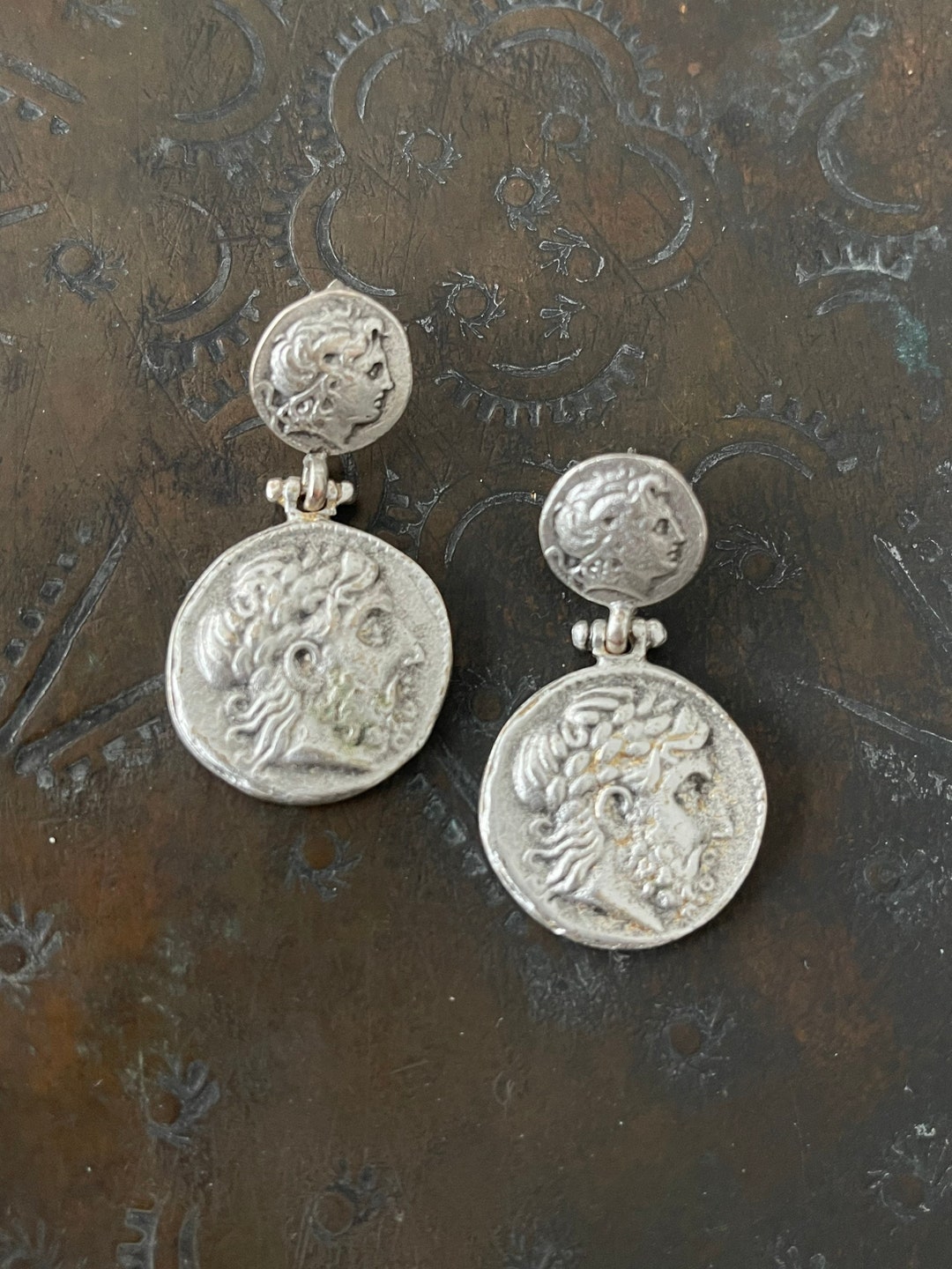 Boucles D'oreilles Anciennes En Argent Massif - Style Boucle, Avec Pièces De Monnaie Authentiques, Occasion