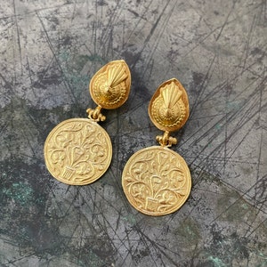 エジプトモチーフのイヤリング、エジプトのイヤリング、エジプトのジュエリー、トライバルイヤリング、金メッキ真鍮、ステートメントイヤリング