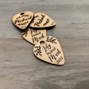 Custom Guitar Pic Shape Favour Wood Tags 1.25 x 1.5 inch Wedding Thank you Tag, Maple Cherry Walnut Bamboo