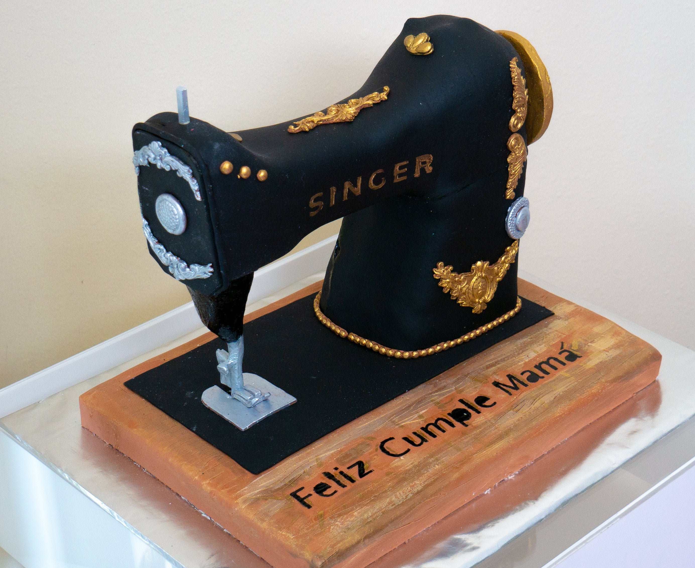 Singer Sewing Machine Cake-id#376983- by Budget101.com