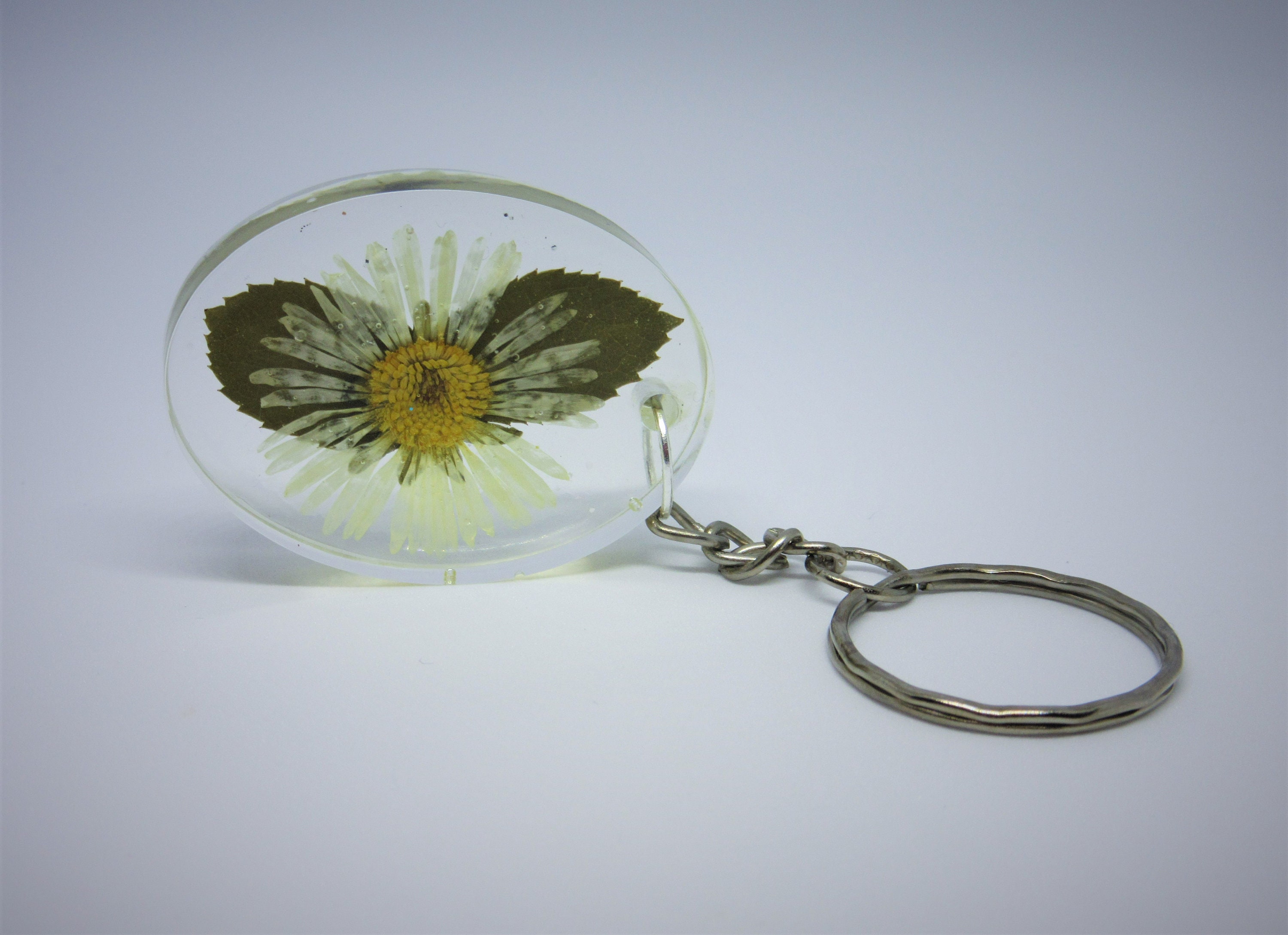 Daisy Keychain Spring Flower keychain Epoxy Resin Keyring Etsy