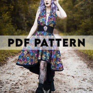 Op de afbeelding: PDF-patroon voor een high-low jurk met een zwarte haltertop en een kleurrijke, geprinte rok. De rok heeft verschillende symbolen en ontwerpen, waaronder sterren, cirkels en andere geometrische vormen. De jurk wordt gedragen door een model met paars haar en een zwart hoofdband.