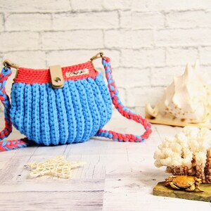 pleated crochet bolsa