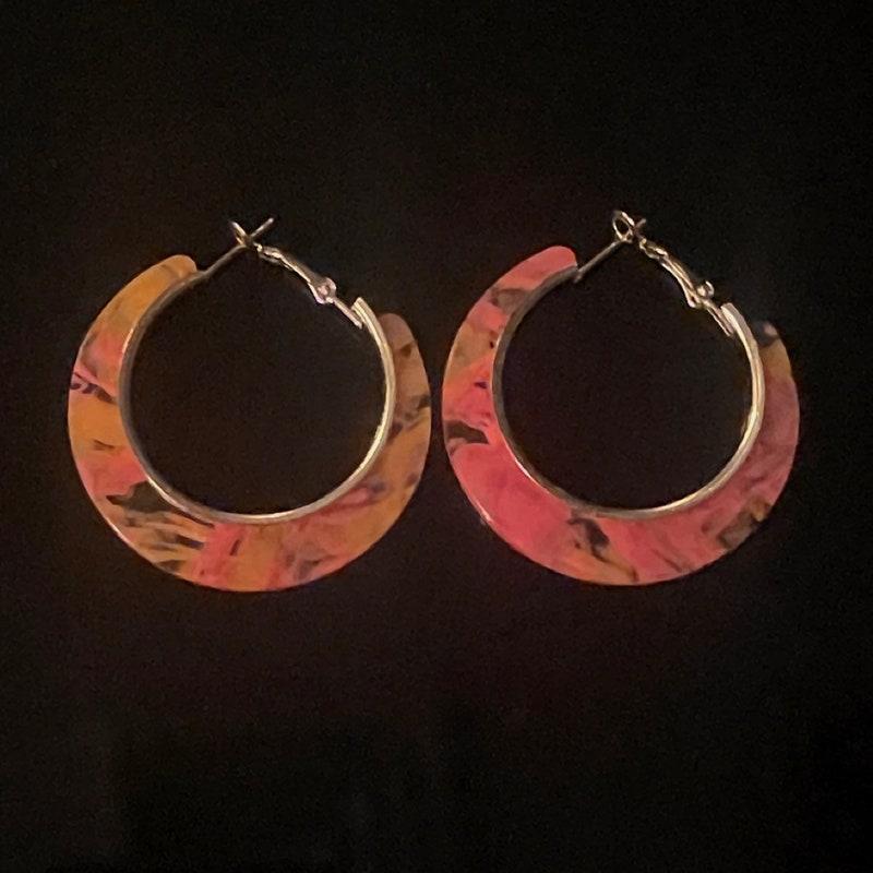 Sutton Horsebit Resin Hoop Earrings main image 1