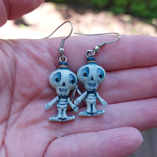 Adorable Vintage Russ Halloween Skeleton Earrings